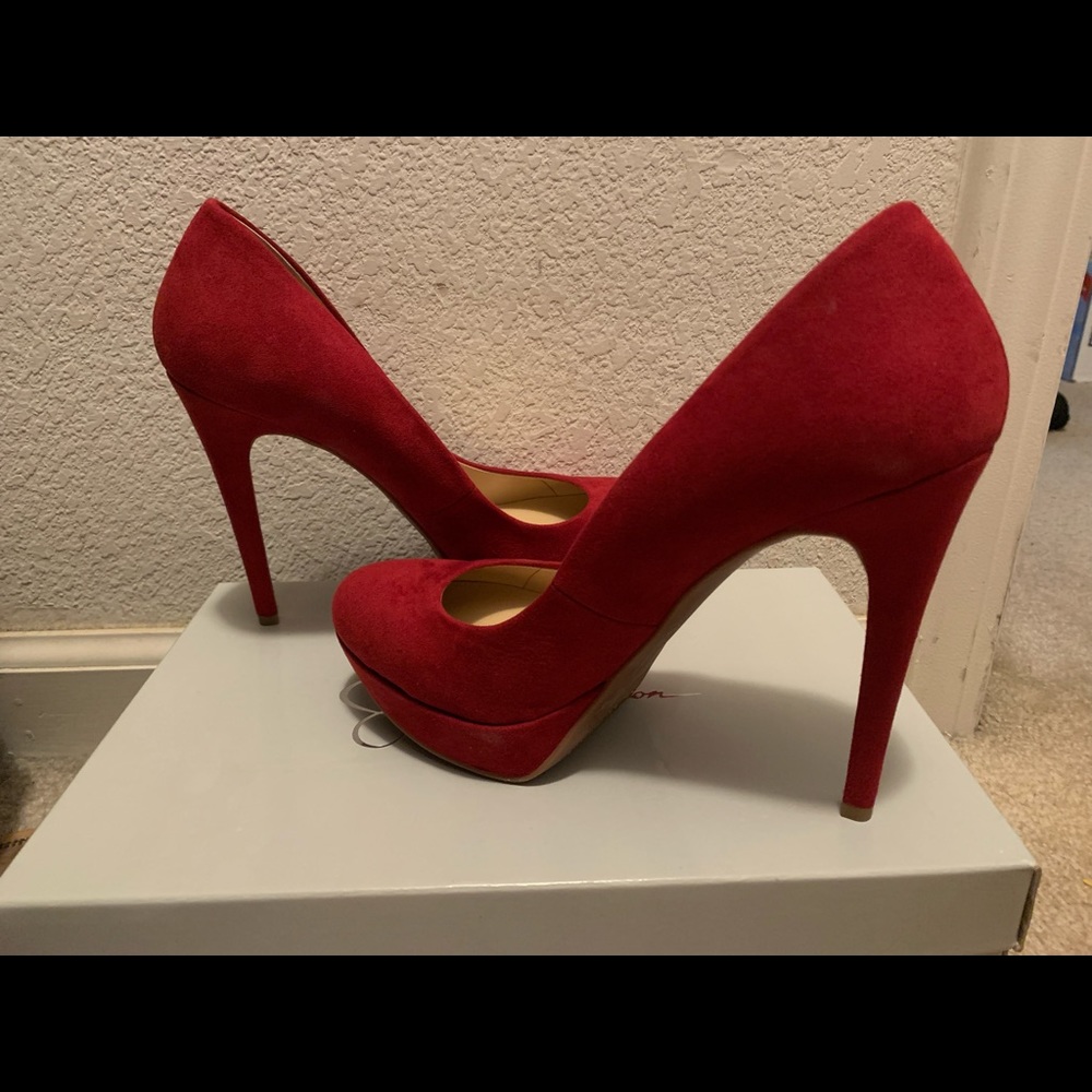 Beautiful Jessica Simpson heels!